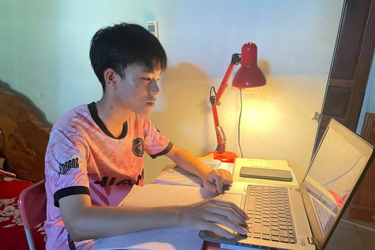 Nam sinh trường huyện ở Tân Kỳ với ngôi vị thủ khoa kép