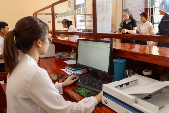 Hàng trăm nghìn cán bộ không chuyên trách được hưởng trợ cấp nghỉ việc tương xứng