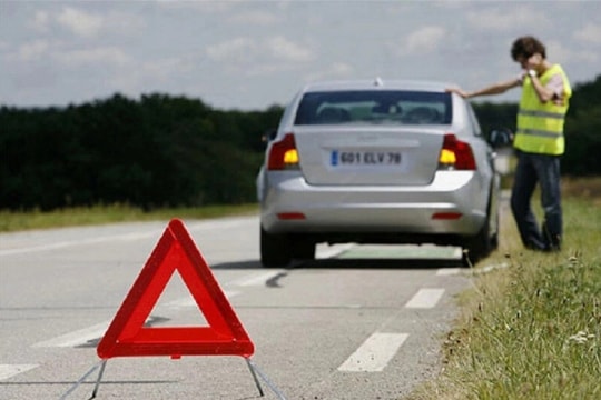 Sử dụng đèn cảnh báo nguy hiểm trên xe như thế nào cho đúng?