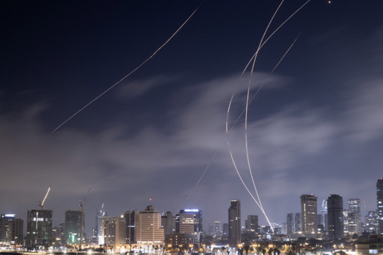 Washington Post: Israel sẽ cạn kiệt tên lửa phòng không sau chưa đầy 2 tuần