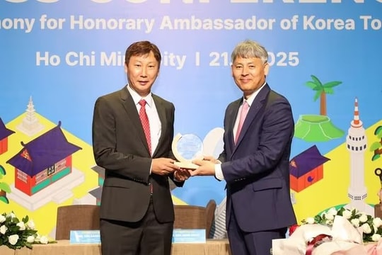 HLV Kim Sang-sik nhận thêm trọng trách; Florian Wirtz chính thức gia nhập Liverpool với mức giá kỷ lục