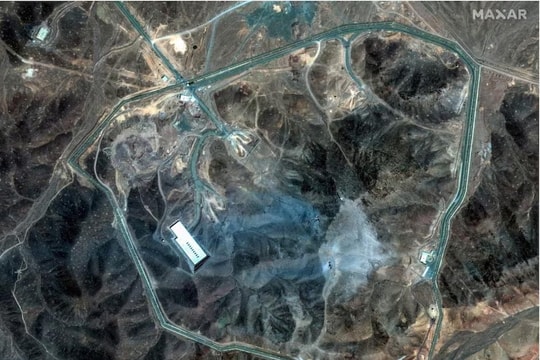 Vụ Mỹ không kích Iran: Hình ảnh vệ tinh hé lộ Fordow thiệt hại nặng?