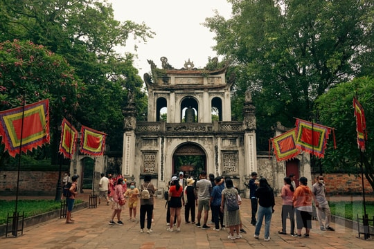 Chi tiết bài văn khấn Văn Miếu Quốc Tử Giám cầu thi cử 2025