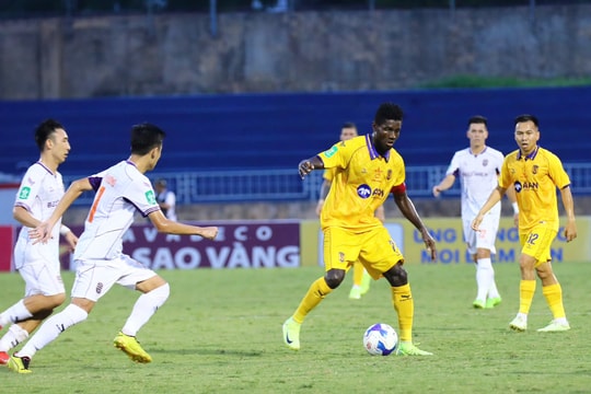 Tiền đạo Michael Olaha tiếp tục gắn bó với Sông Lam Nghệ An