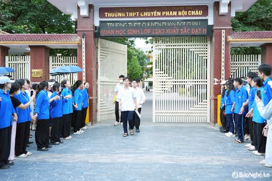 Ngay thí sinh trường THPT chuyên cũng 'kêu' đề Toán càng về sau càng khó, không dễ có điểm cao