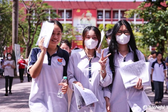 Học sinh 8.0 IELTS vẫn than đề Tiếng Anh khó, dài, nhiều thí sinh 'quay xe' đổi tổ hợp xét tuyển