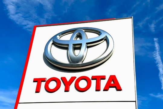 Biến động toàn cầu khiến Nissan thua lỗ, Toyota đưa đề xuất mới