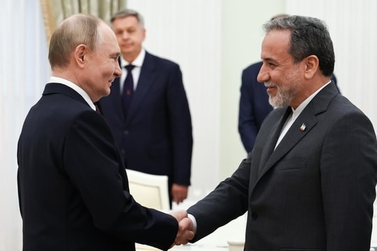 Ngoại trưởng Iran vừa rời Moskva, ông Trump liền kêu gọi ngừng bắn: Vai trò bất ngờ của Nga mà ít người biết