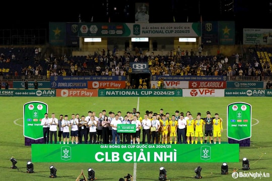 Sông Lam Nghệ An nhận Huy chương Bạc Cúp Quốc gia 2024/25 sau thất bại trước Công an Hà Nội