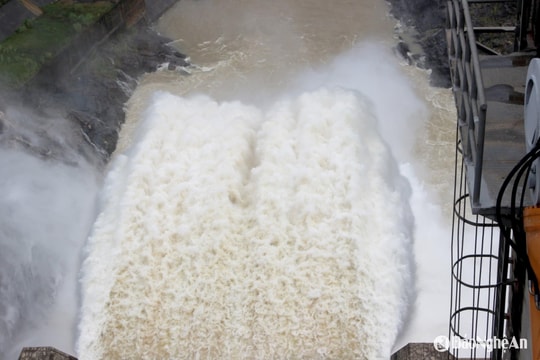 Xả nước hồ chứa thủy điện Nậm Mô: Người dân vùng hạ du cần chủ động phòng tránh