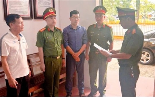 Kế toán trường THCS chiếm đoạt tiền bảo hiểm y tế của học sinh