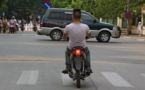 Mức phạt đối với hành vi điều khiển xe máy không gắn biển số