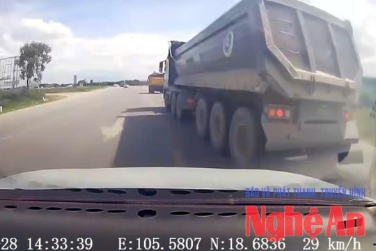Xe đầu kéo vượt phải, tạt đầu xe con trên Quốc lộ 46