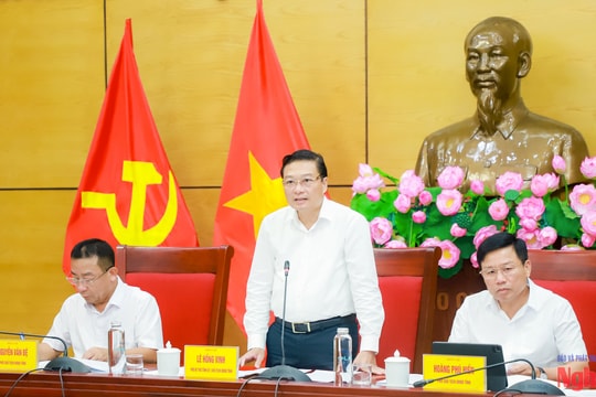 Chủ tịch UBND tỉnh Nghệ An Lê Hồng Vinh chủ trì giao ban với các hiệp hội, hội doanh nghiệp