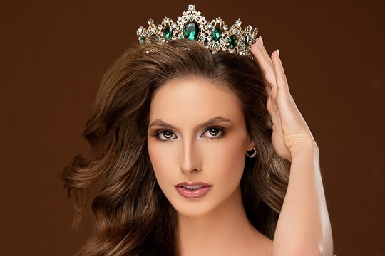 Nữ nha sĩ cao 1,83m có đai đen Taekwondo thi Hoa hậu Hoàn vũ là ai?