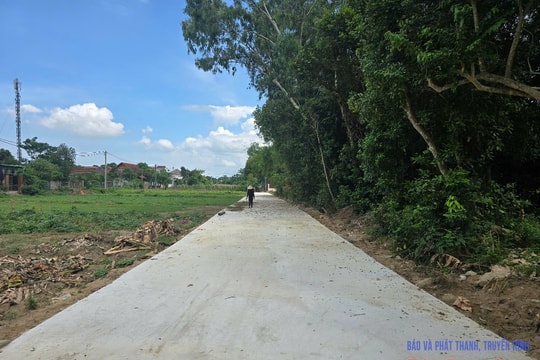 Chỉ sau 1 đêm, con đường bê tông dài 90m, rộng 5m bỗng “mọc ra” trên đất nông nghiệp