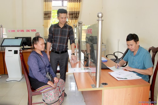 'Giờ làm giấy tờ đâu có sợ nữa!': Niềm vui của người dân vùng cao Nghệ An khi không còn phải 'xuống huyện'