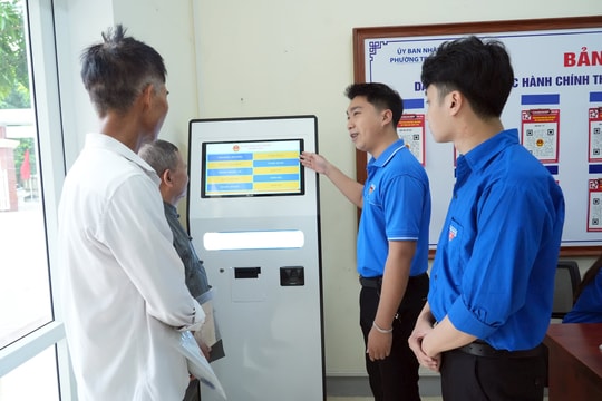 Hơn 130 đội hình tình nguyện của tuổi trẻ Nghệ An hỗ trợ người dân tiếp cận dịch vụ hành chính công