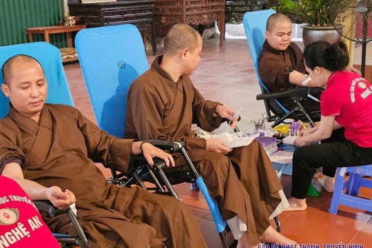 Hơn 100 chư tăng, phật tử Nghệ An hiến hơn 70 đơn vị máu, kịp thời cứu sống nhiều người bệnh