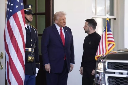 Ông Trump 'bỏ rơi' Ukraine vì ai?