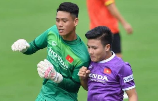CLB CAHN bổ sung thủ môn 'chia lửa' với Nguyễn Filip; Tuyển Việt Nam dự giải Vô địch Đông Á tại sao không?