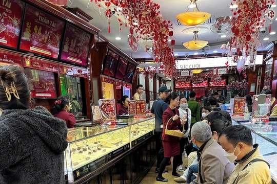 Giá vàng hôm nay 9/7/2025: Giá vàng trong nước khó tăng khi vàng thế giới lao dốc