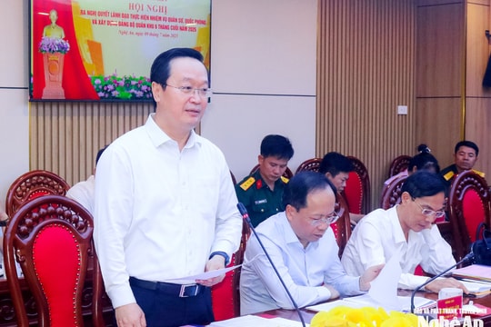 Bí thư Tỉnh ủy Nghệ An Nguyễn Đức Trung dự hội nghị Đảng ủy Quân khu 4