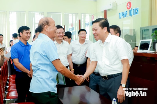 Chủ tịch UBND tỉnh Nghệ An Lê Hồng Vinh kiểm tra vận hành, giải quyết thủ tục hành chính tại các xã Kim Liên, Vạn An