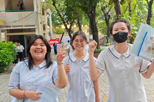 Phổ điểm môn Ngữ văn thi tốt nghiệp THPT 2025 cao đến mức nào