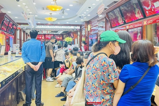 Giá vàng chiều nay 12/7/2025: Giá vàng trong nước và thế giới chốt tuần tăng mạnh kỷ lục, bắt nguồn từ những bức thư thuế quan của tổng thống Mỹ