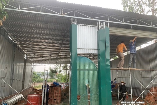 Nhiều hộ dân tự nguyện tháo dỡ công trình vi phạm hành lang kênh tiêu Vách Bắc