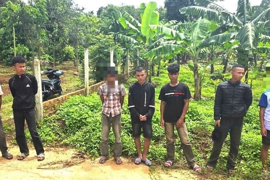 Khởi tố 5 thanh, thiếu niên dàn cảnh cướp điện thoại lấy tiền ăn nhậu