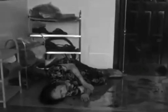 Khống chế người chồng hành hung vợ bị thương tại phường Thành Vinh