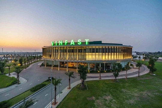 Hà Nội cấm xe máy xăng từ 2026, doanh nghiệp nào hưởng lợi, doanh nghiệp nào gặp khó