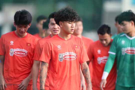 U23 Việt Nam: Vì sao cầu thủ Việt kiều khó trụ lại?; Nhấn chìm PSG, Chelsea đăng quang FIFA Club World Cup