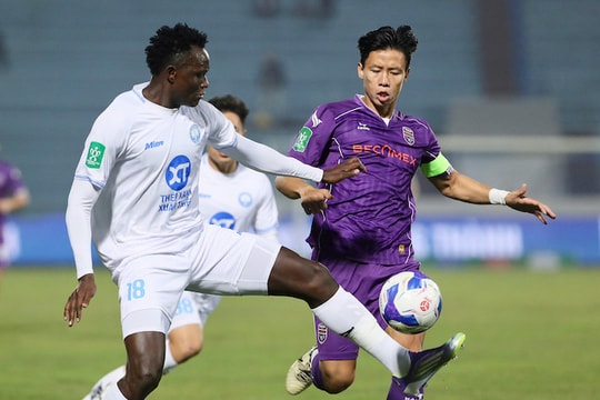 Quế Ngọc Hải tiết lộ lý do gia nhập Thanh Hoá; Malaysia sắp bị loại khi không có cầu thủ nhập tịch