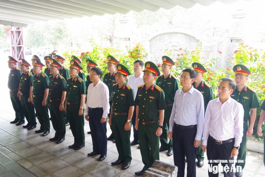 Bộ Tổng Tham mưu, Bộ Quốc phòng dâng hương, dâng hoa tưởng niệm các anh hùng liệt sĩ tại Khu Di tích lịch sử Truông Bồn