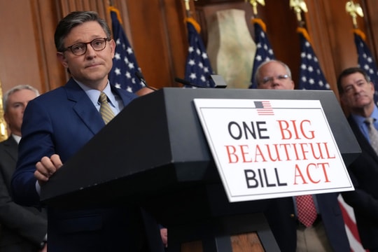 Chủ tịch Hạ viện Mỹ tiết lộ tỷ phú Elon Musk đổi số điện thoại sau cuộc khẩu chiến với ông Trump