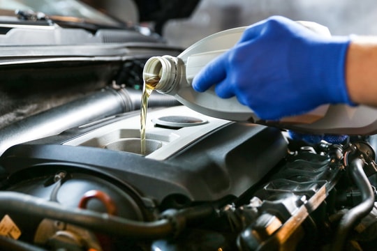 Điều gì xảy ra nếu bạn đổ thiếu dầu động cơ cho xe ô tô?