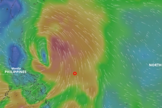 Áp thấp nhiệt đới di chuyển rất nhanh, dự báo thành bão rất mạnh trên Biển Đông
