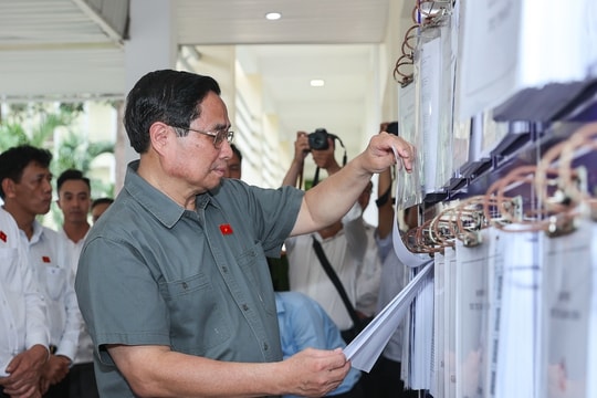 Thủ tướng Phạm Minh Chính: Chủ tịch tỉnh, thành kiểm tra, chấn chỉnh tình trạng 'cò làm giấy tờ'