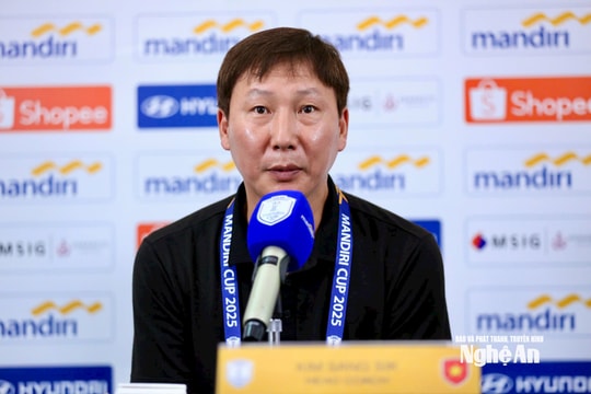 HLV Kim Sang-sik hài lòng khi U23 Việt Nam thắng đậm trận ra quân