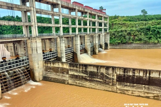 Từ 8h ngày 22/7, hồ chứa thủy điện Nậm Mô (xã Mường Xén) xả nước với mức xả 500m3/s