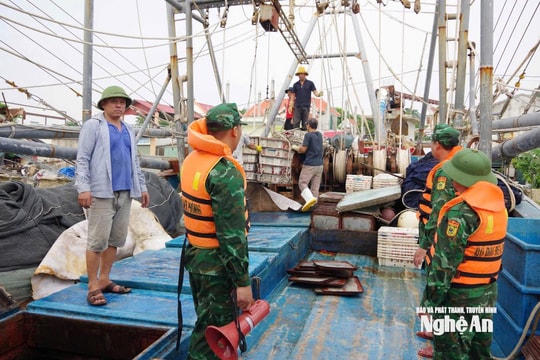 Bộ đội Biên phòng Nghệ An kêu gọi tàu thuyền về tránh trú bão số 3 và tham mưu UBND tỉnh cấm biển từ ngày 21/7