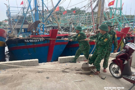 09h ngày 21/7: Bão số 3 wipha đã vào vịnh Bắc Bộ, bắt đầu quá trình mạnh trở lại