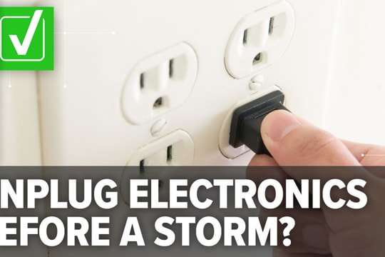 Những thiết bị nào nên rút phích cắm trước khi có bão?