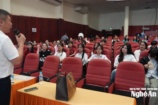 Nghệ An khai giảng lớp truyền dạy dân ca ví, giặm