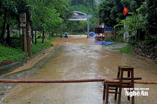 Xã biên giới Tam Thái (tỉnh Nghệ An) khẩn cấp di dời 20 hộ dân sống trên đỉnh núi phòng tránh nguy cơ sạt lở