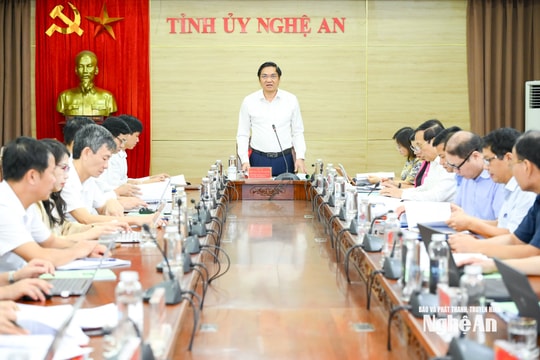 Phó Bí thư Thường trực Tỉnh ủy Nghệ An Hoàng Nghĩa Hiếu chủ trì duyệt đại hội đảng bộ các xã: Quỳnh Sơn, Nghĩa Khánh và phường Quỳnh Mai