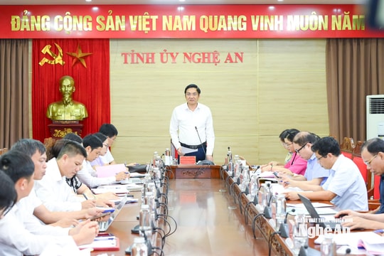 Phó Bí thư Thường trực Tỉnh ủy Nghệ An Hoàng Nghĩa Hiếu chủ trì duyệt đại hội đảng bộ các xã: Quế Phong, Quỳnh Phú, Quỳnh Thắng